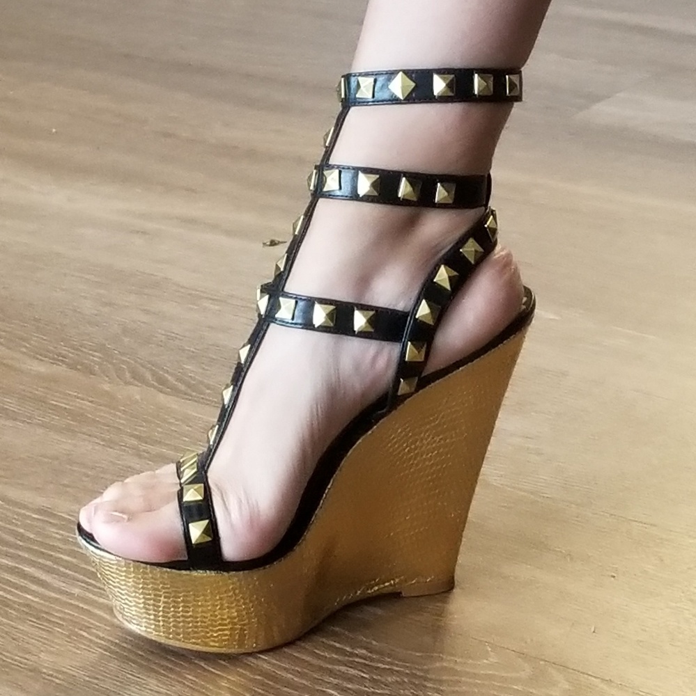 Sexy Bebe gold platform wedges size 8